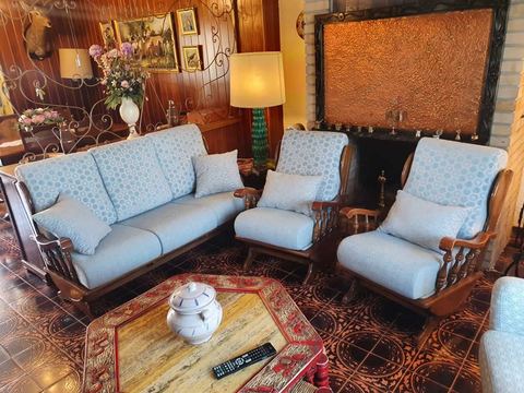 Sofá de salón con cojines nuevos
