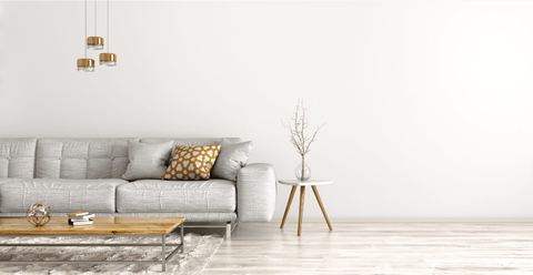 Salón moderno con sofá tapizado en tela gris