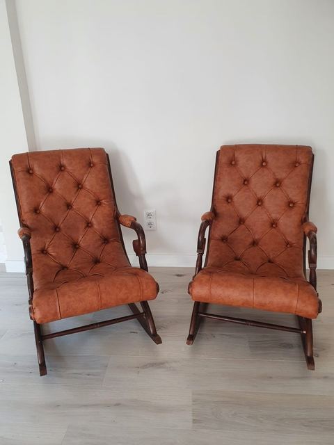 Sillones chester restaurados y tapizados en cuero