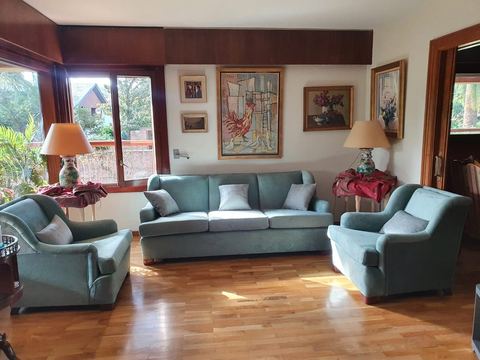 Sofá y butacas recién tapizados en un salón